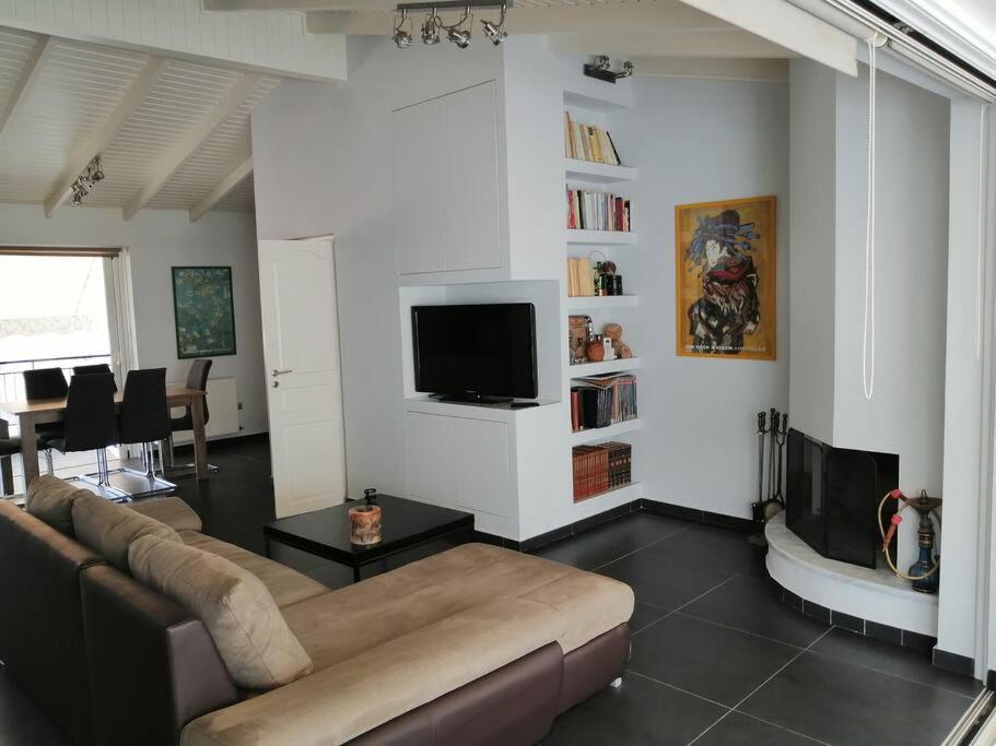 Manolis Loft Le Pirée